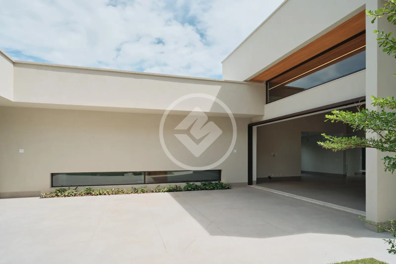 Casa Térrea 5 Suítes no Condomínio Jardins Itália — foto 2
