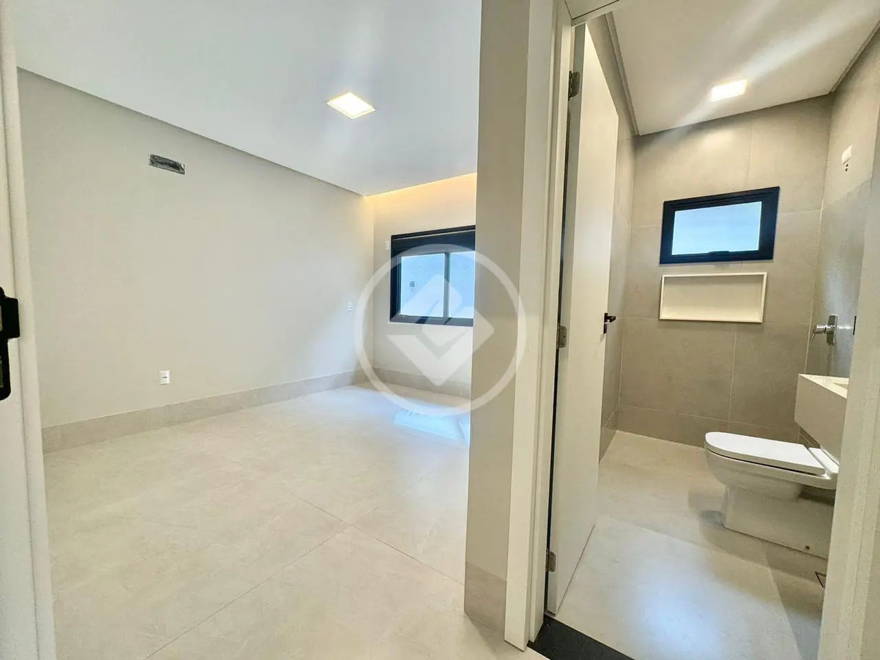Casa Térrea 4 Suítes no Condomínio Portal do Sol Green — foto 5