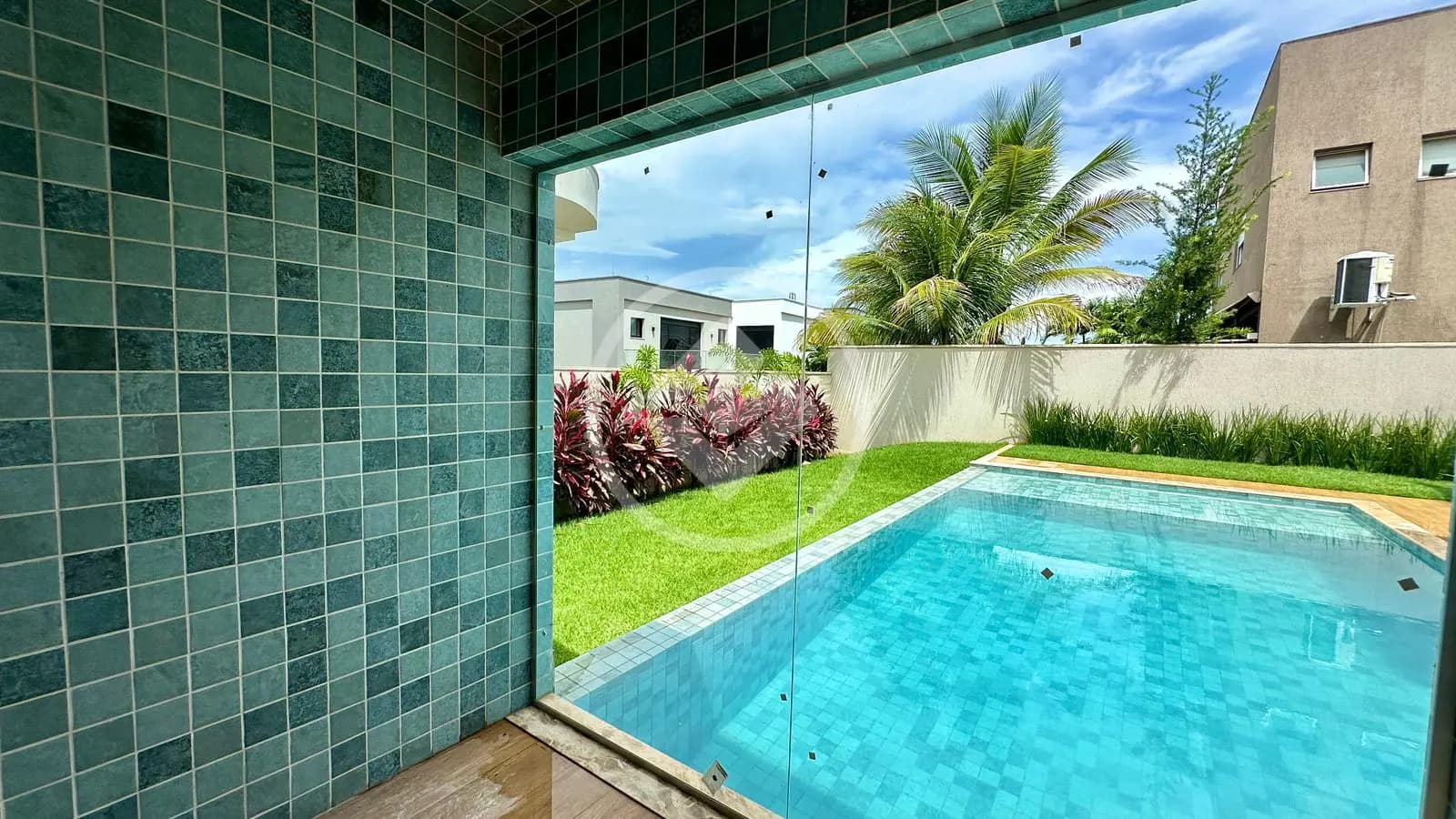 Sobrado novo mobiliado 5 Suítes - Alphaville Residencial Araguaia — foto 4
