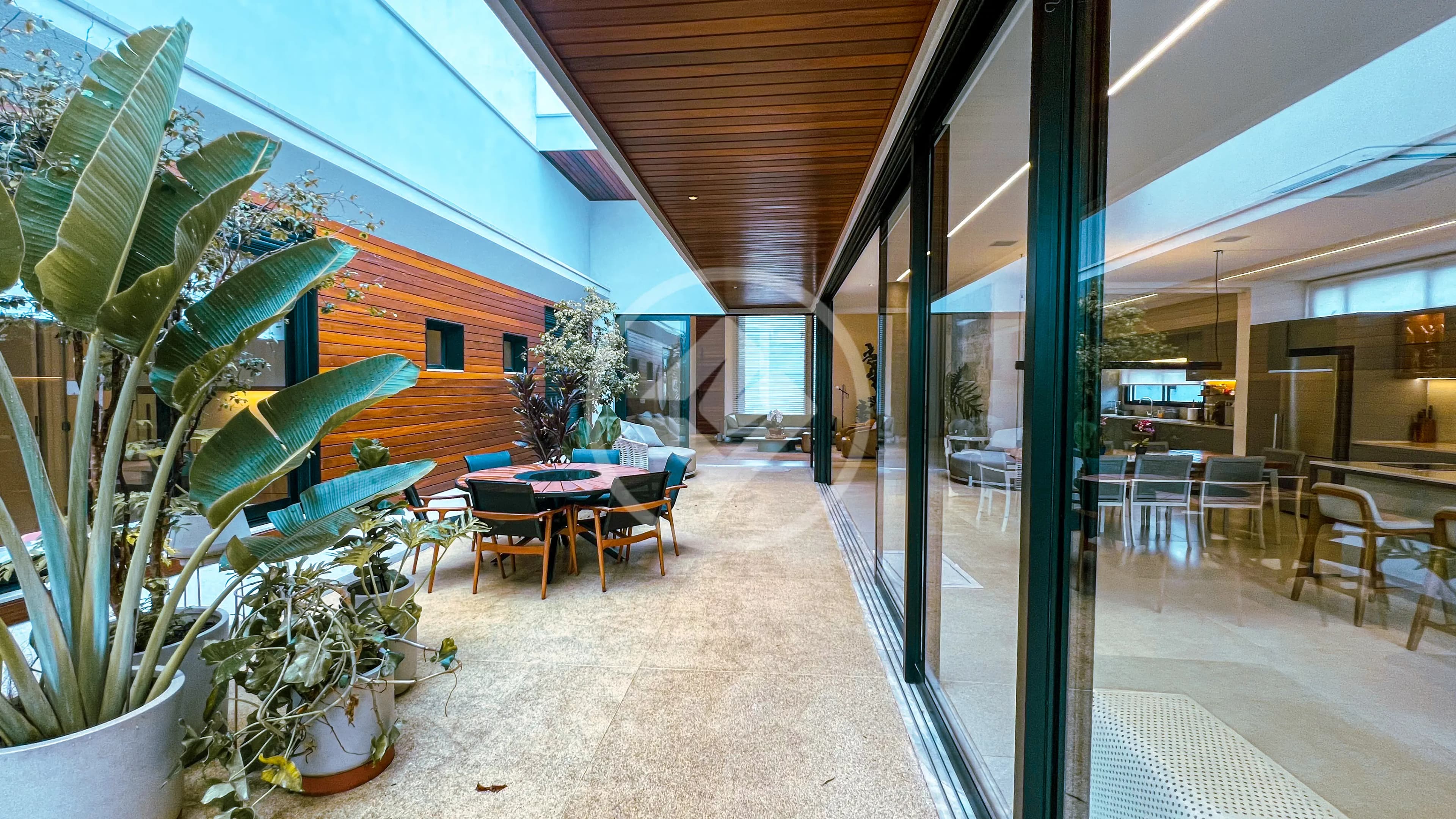 Casa Térrea 5 Suítes no Condomínio Jardins Munique — foto 2