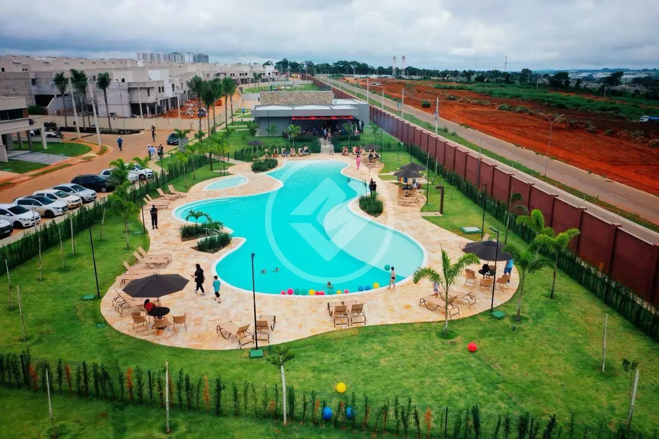 Sobrado 4 Quartos no Condomínio Jardins Marselha