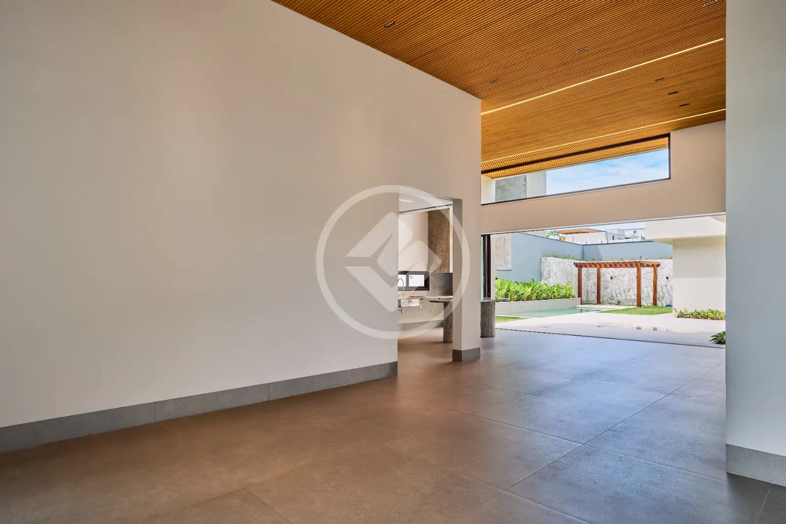 Casa Térrea 5 Suítes no Condomínio Jardins Itália — foto 5