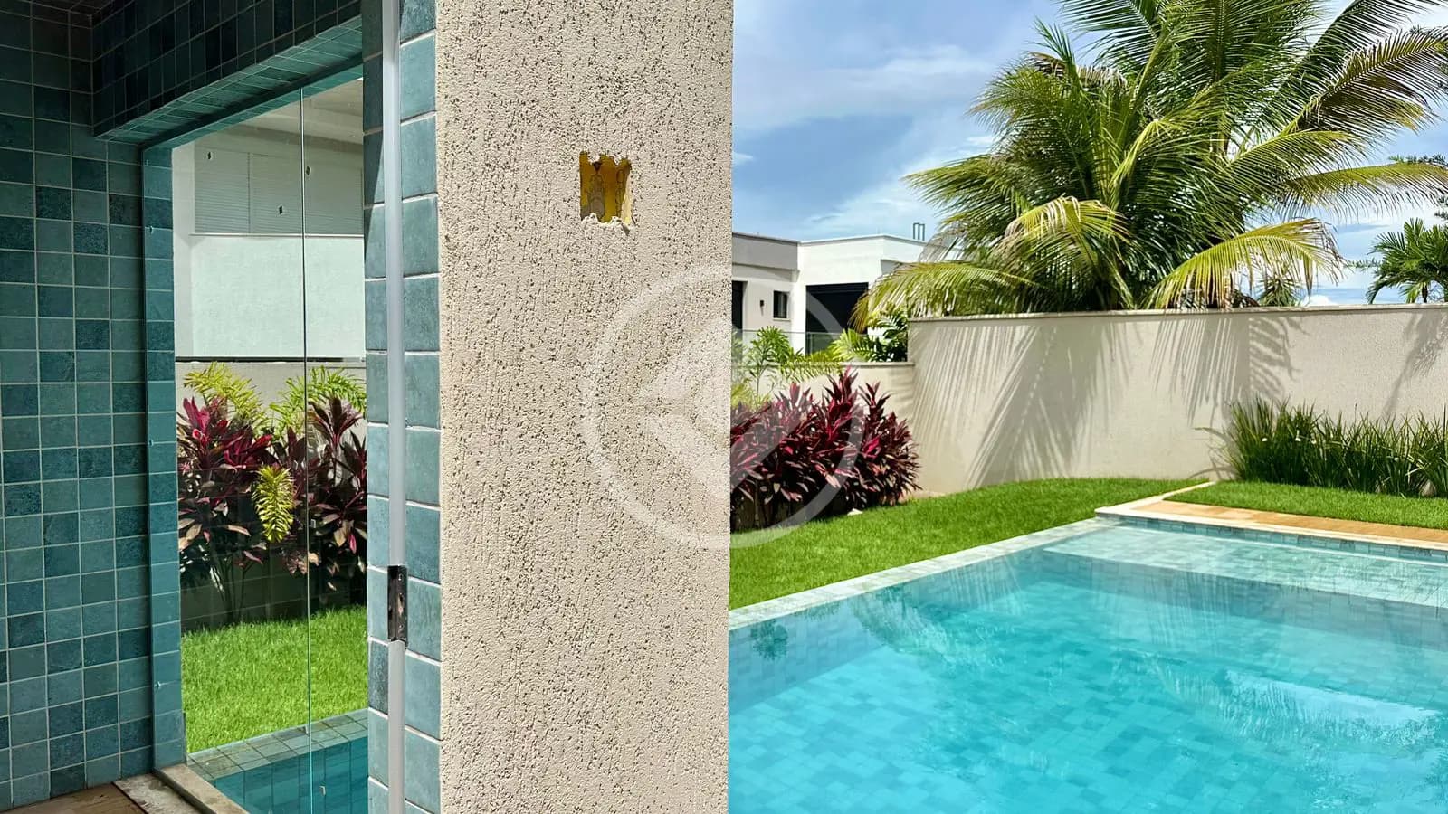 Sobrado novo mobiliado 5 Suítes - Alphaville Residencial Araguaia — foto 3