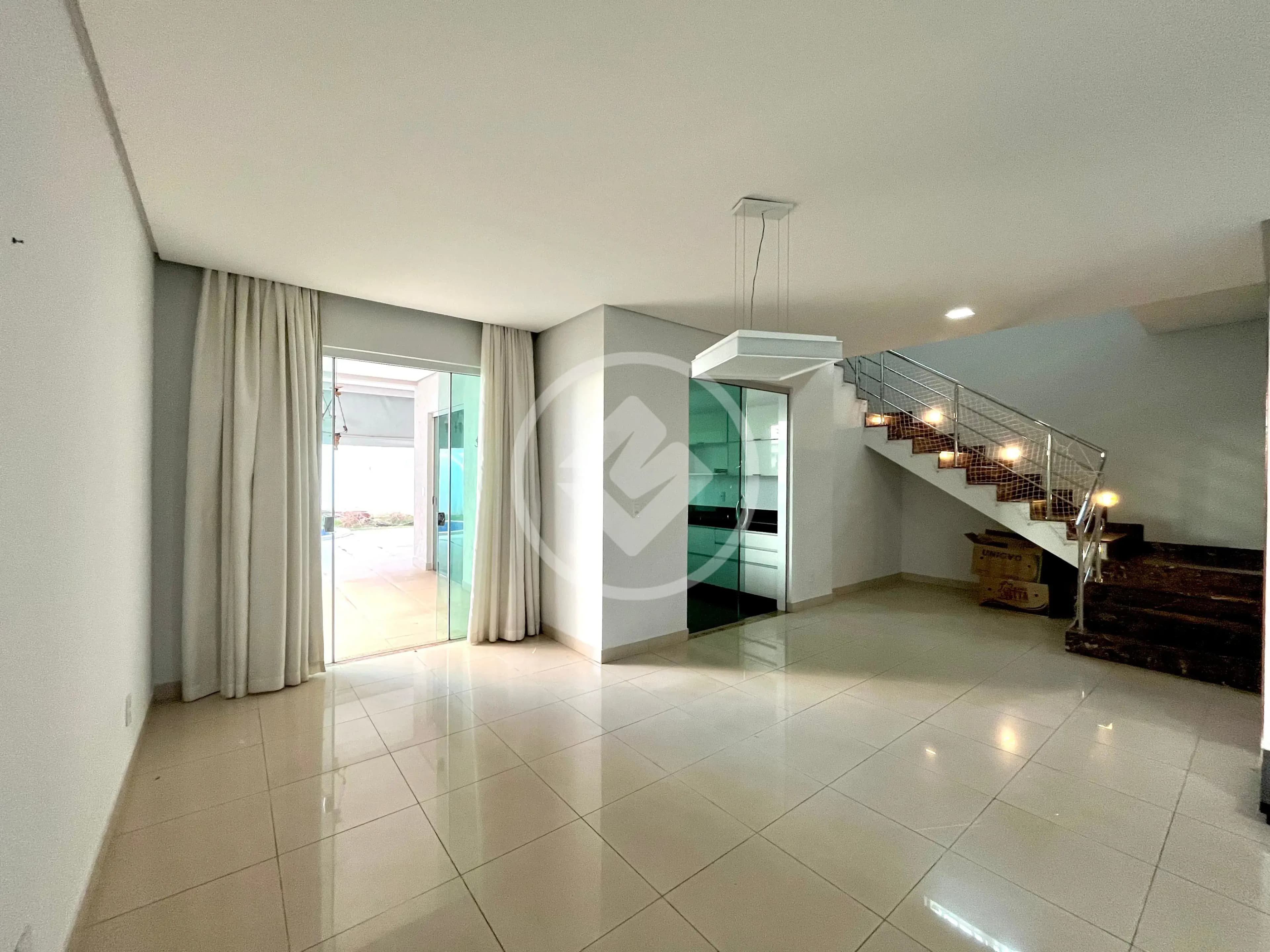 Sobrado 4 Suítes no Condomínio Portal do Sol 2