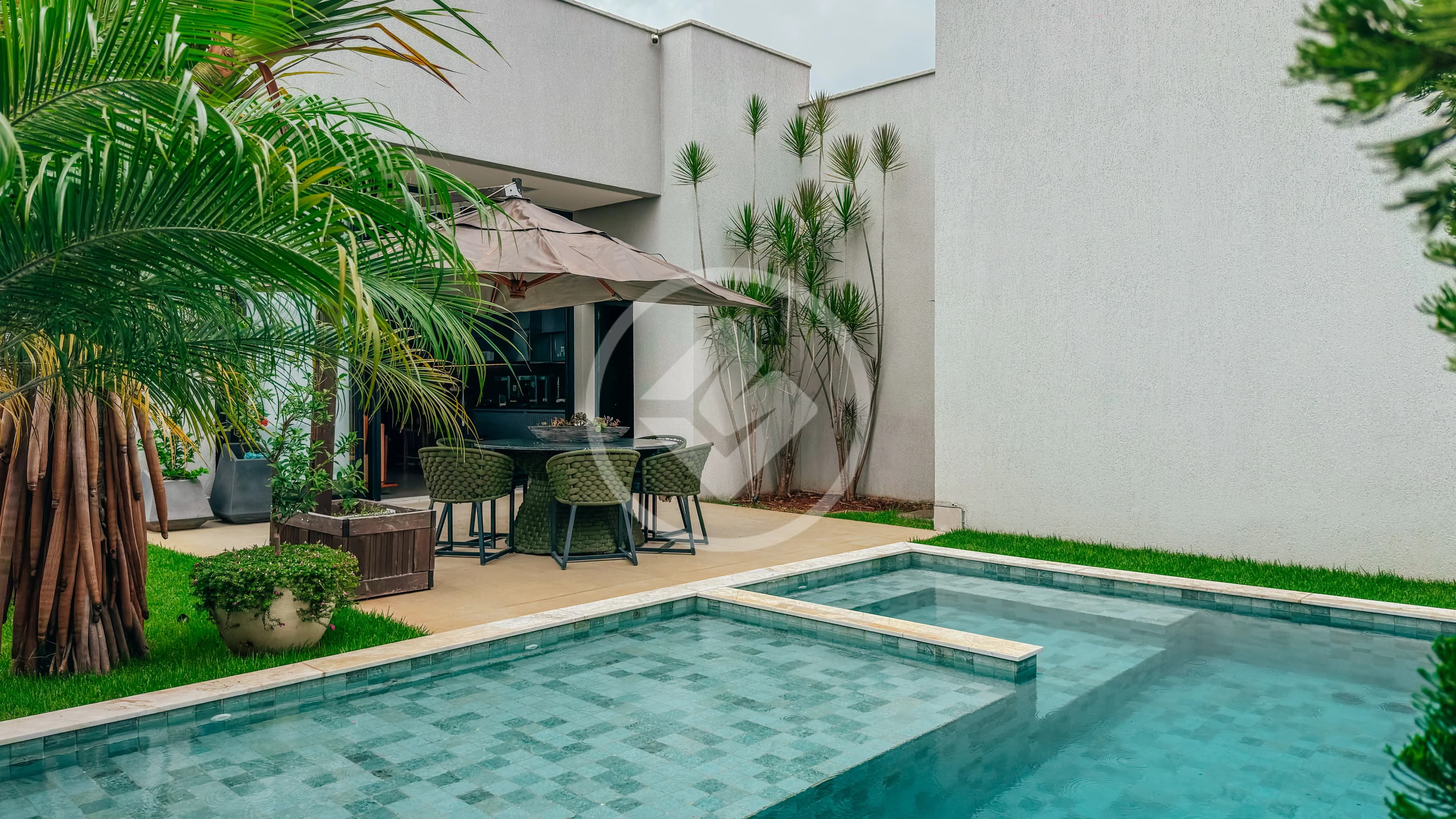 Casa Térrea 4 Suítes no Condomínio Jardins Itália